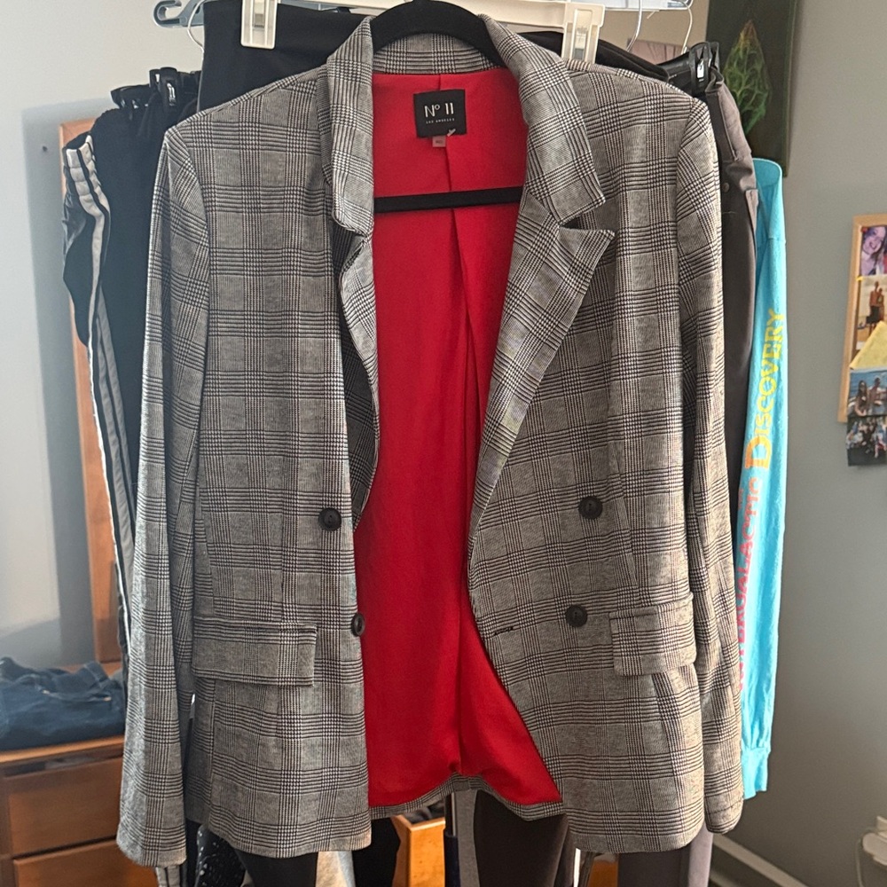 Stylish Men's Plaid Blazer with Red Lining